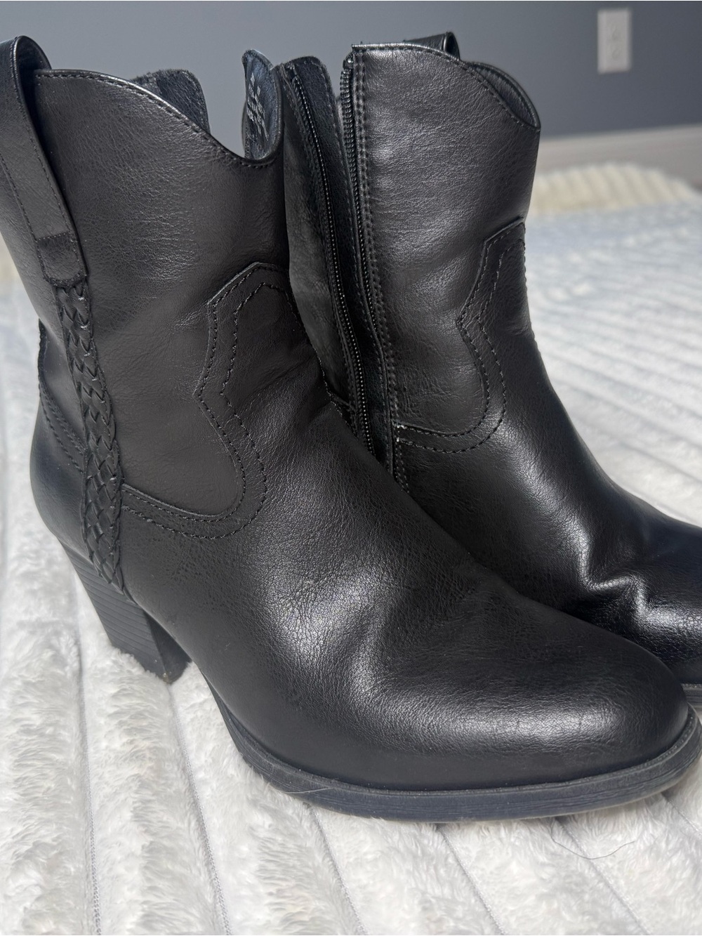 FRYE AND CO Daxx Western Bootie